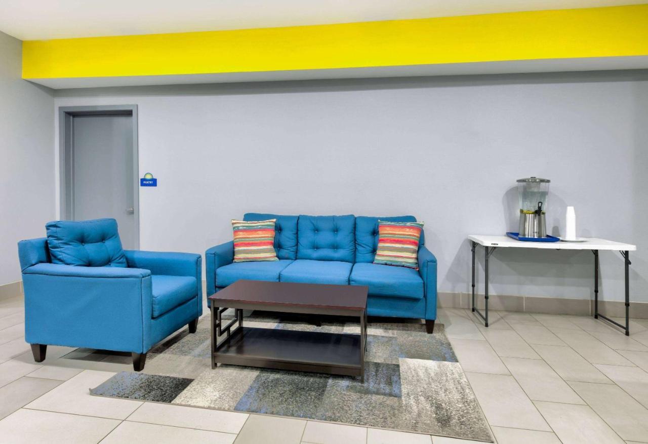 Days Inn By Wyndham Zachary La Exteriér fotografie