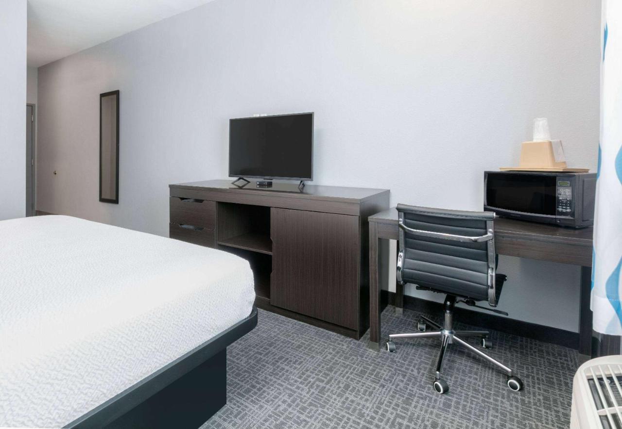 Days Inn By Wyndham Zachary La Exteriér fotografie