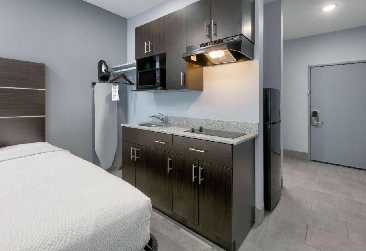 Days Inn By Wyndham Zachary La Exteriér fotografie