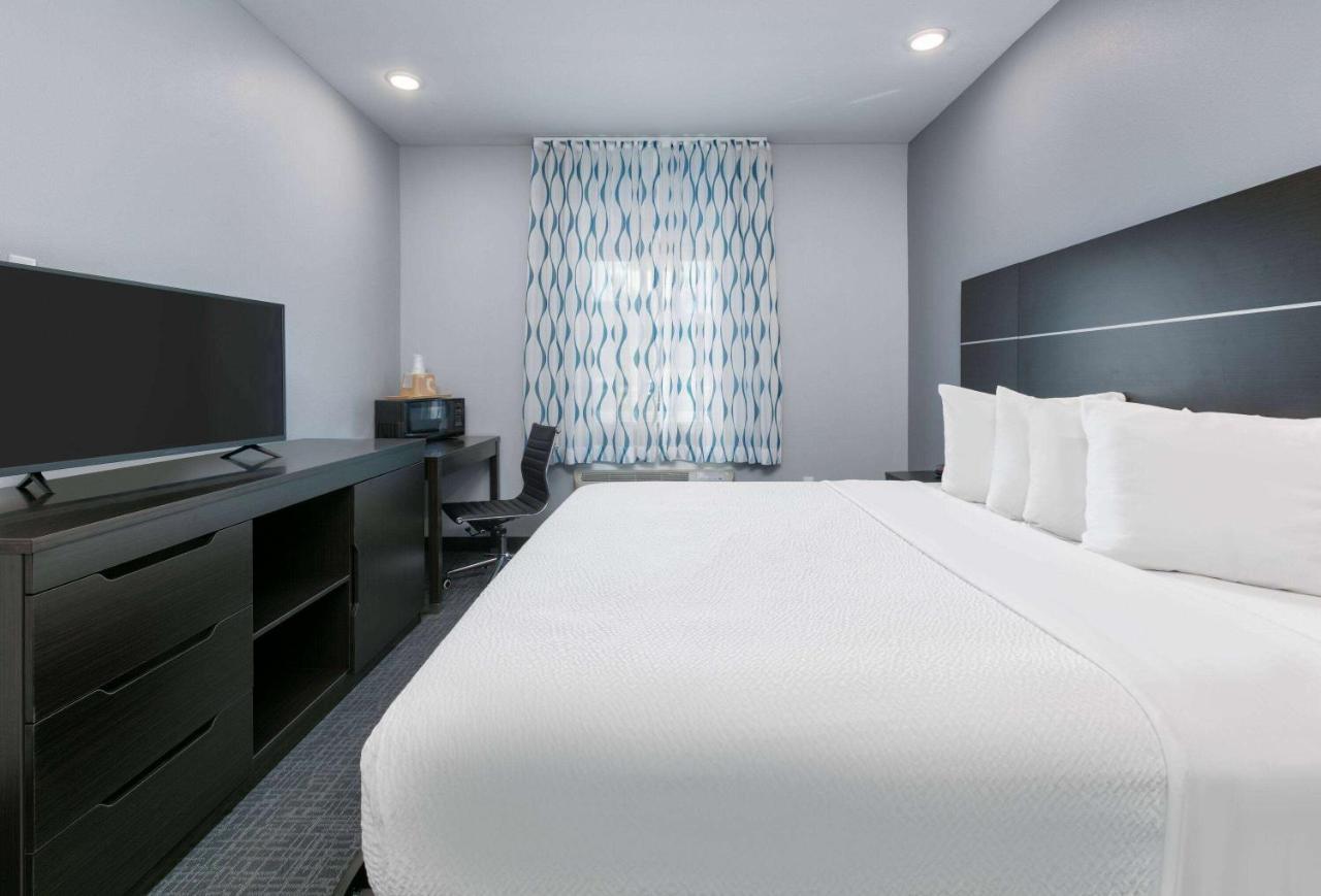 Days Inn By Wyndham Zachary La Exteriér fotografie