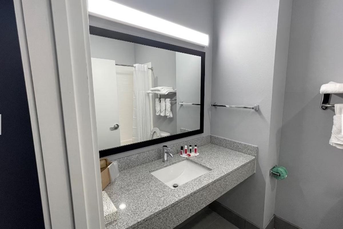 Days Inn By Wyndham Zachary La Exteriér fotografie
